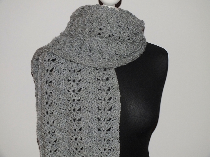 Sparset / 2 Häkelanleitungen Schals Reliefmuster Fiskeila Sadescafi