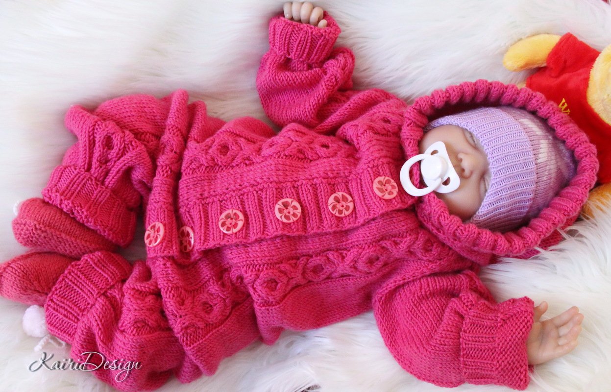 Knitted Baby jumpsuit/overall