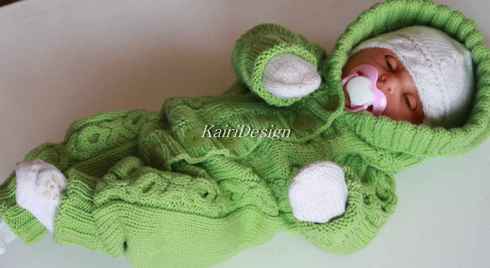 Knitted Baby jumpsuit/overall