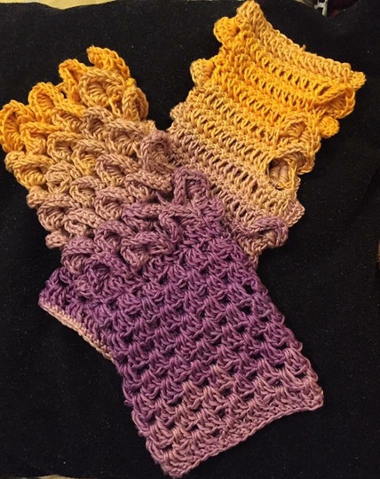 Häkelanleitung zauberhafte Drachenstulpen Pulswärmer gehäkelt mit freier Handfläche