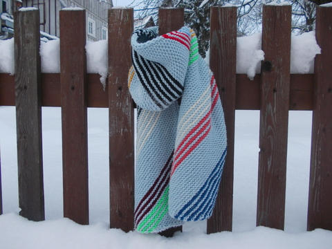 Schal mit bunten Streifen