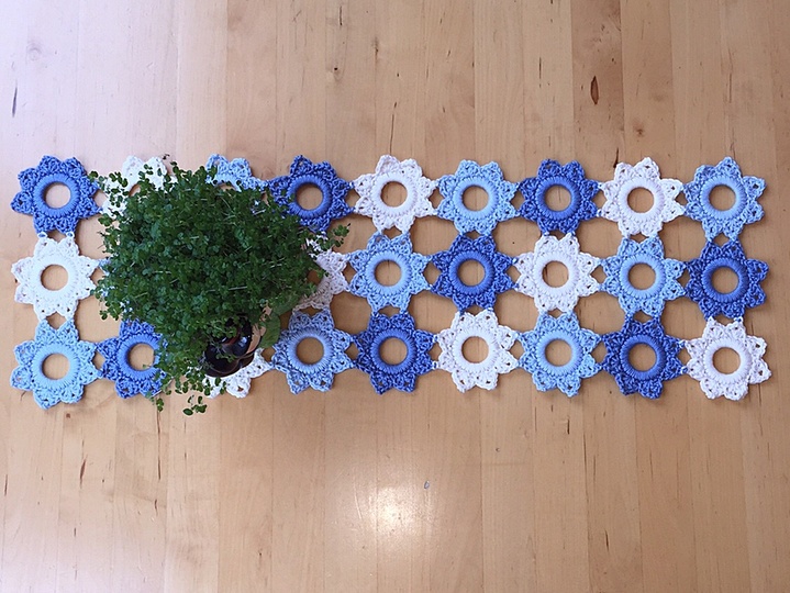 Häkelanleitung Tischläufer "Blüten"