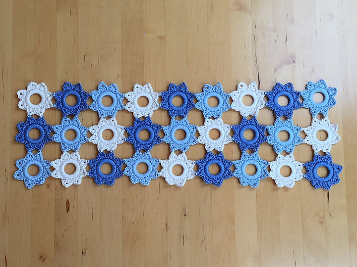 Häkelanleitung Tischläufer "Blüten"