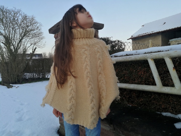 *Strickanleitung* Poncho-Pullover mit Eulen und Zöpfen Gr. 134/140/146