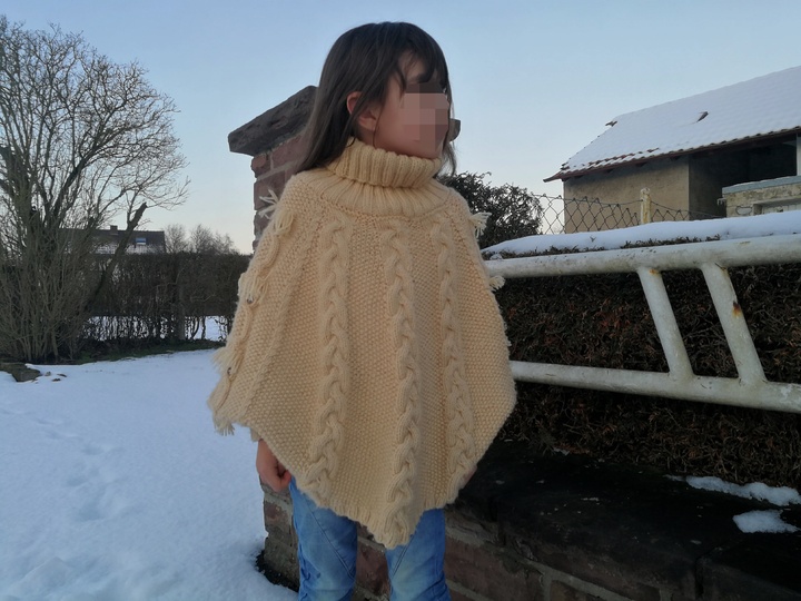 *Strickanleitung* Poncho-Pullover mit Eulen und Zöpfen Gr. 134/140/146