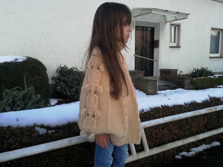 *Strickanleitung* Poncho-Pullover mit Eulen und Zöpfen Gr. 134/140/146