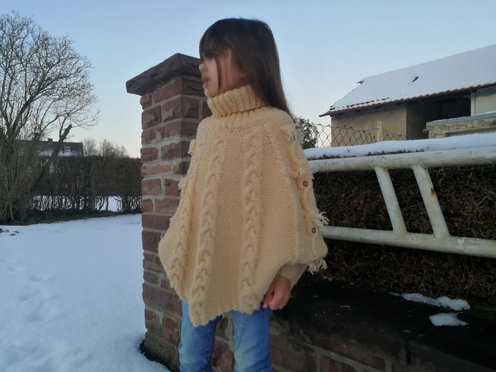 *Strickanleitung* Poncho-Pullover mit Eulen und Zöpfen Gr. 134/140/146