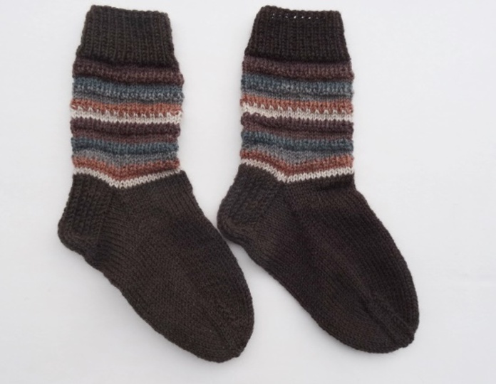 Strickanleitung für Socken mit Wellenmuster für Gr. 41/42