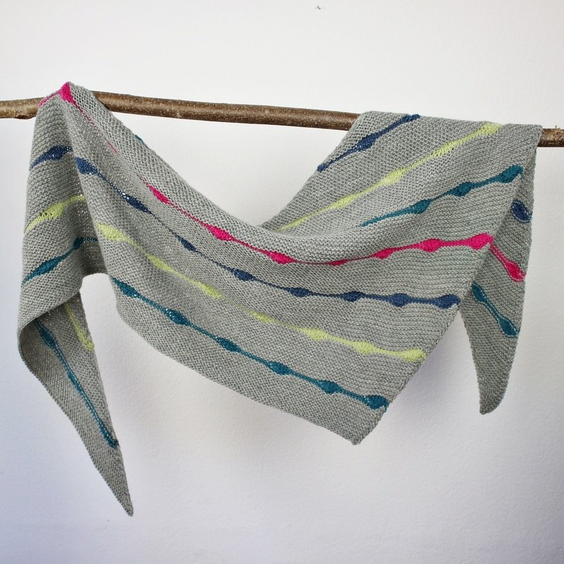 Strickanleitung Dreieckstuch Hip Hop – asymmetrisches Tuch mit Farbakzenten - Bild 4