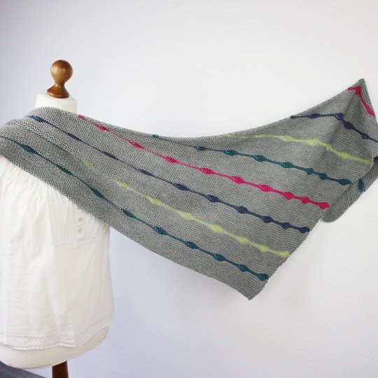 Strickanleitung Dreieckstuch Hip Hop – asymmetrisches Tuch mit Farbakzenten