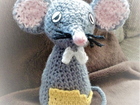 Kleine Maus mit Geldtasche