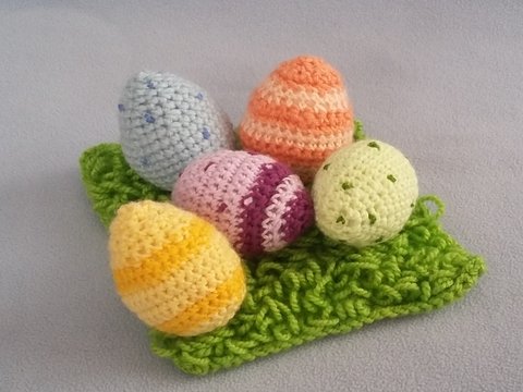 Häkelanleitung Ostern, Ostereier auf der Wiese