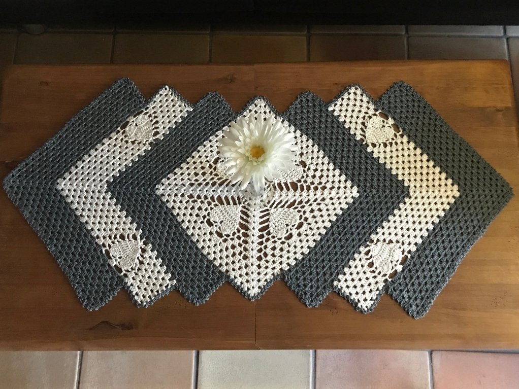 Häkeln / Tischläufer mit Herz - Bild 2