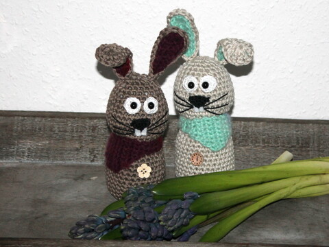 Osterhasen häkeln – zwei stehende Hasen im Doppelpack (deutsche Anleitung)