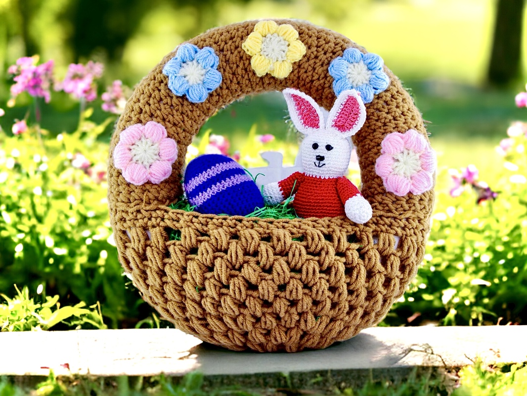 Door Wreath Easter Basket - Crochet Pattern