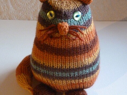 kleine Kuschelkatze Karlo gestrickt