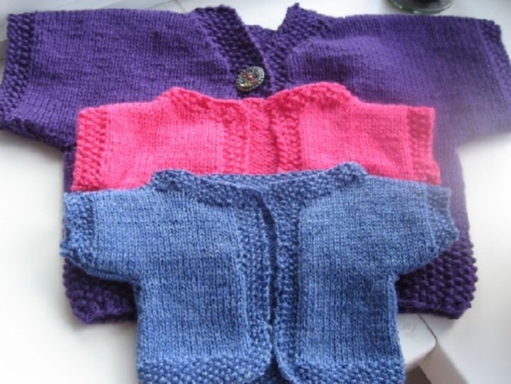 Schnell gestricktes Jäckchen für die Puppen
