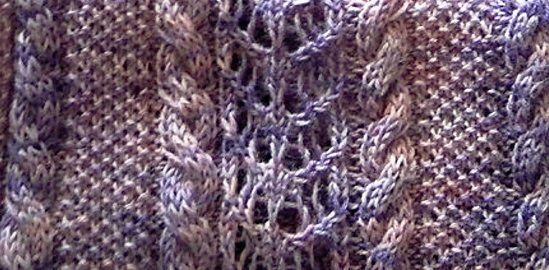 Strickmuster Schal mit Loch- und Zopfmuster "Alpine Roses"