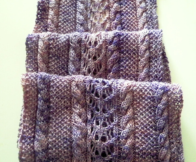 Strickmuster Schal mit Loch- und Zopfmuster "Alpine Roses"