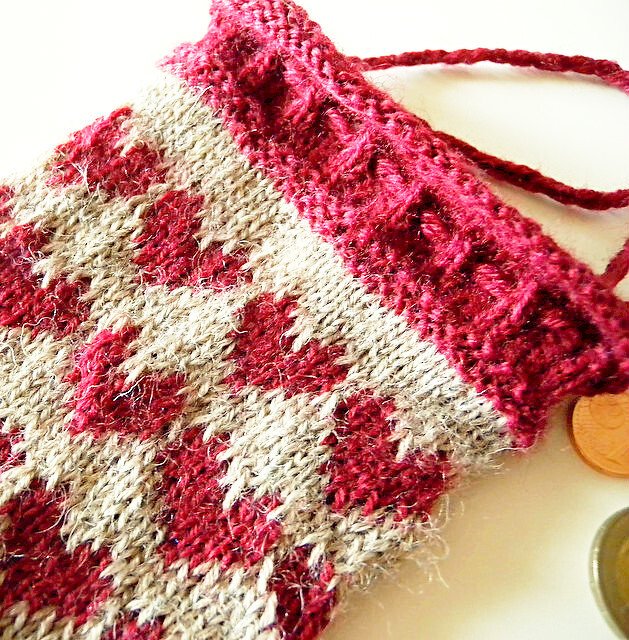 Strickmuster für Täschchen mit Herzen aus Sockenwollresten "Lucky Coin Bag" - Bild 3