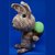 Osterhase mit Rucksack und Osterei