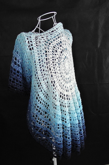 Poncho "Taifun" mit 1 Woolly-Hugs-BOBBEL Häkeln