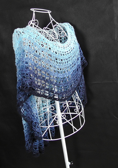 Poncho "Taifun" mit 1 Woolly-Hugs-BOBBEL Häkeln