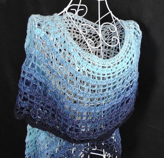 Poncho "Taifun" mit 1 Woolly-Hugs-BOBBEL Häkeln