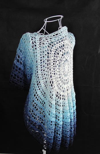 Poncho "Taifun" mit 1 Woolly-Hugs-BOBBEL Häkeln