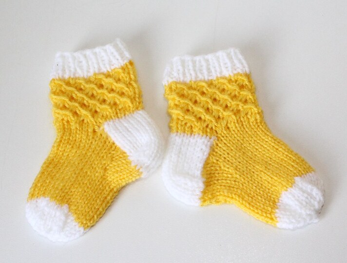 Strickanleitung Babysocken, Baby-Söckchen, Sohlenlänge 9 cm, Sternchenmuster