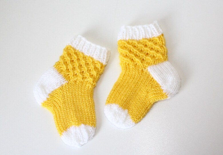 Strickanleitung Babysocken, Baby-Söckchen, Sohlenlänge 9 cm, Sternchenmuster