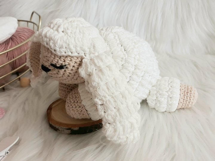 Schmuselamm Jeschua- Häkelanleitung Amigurumi von Wolldiamant