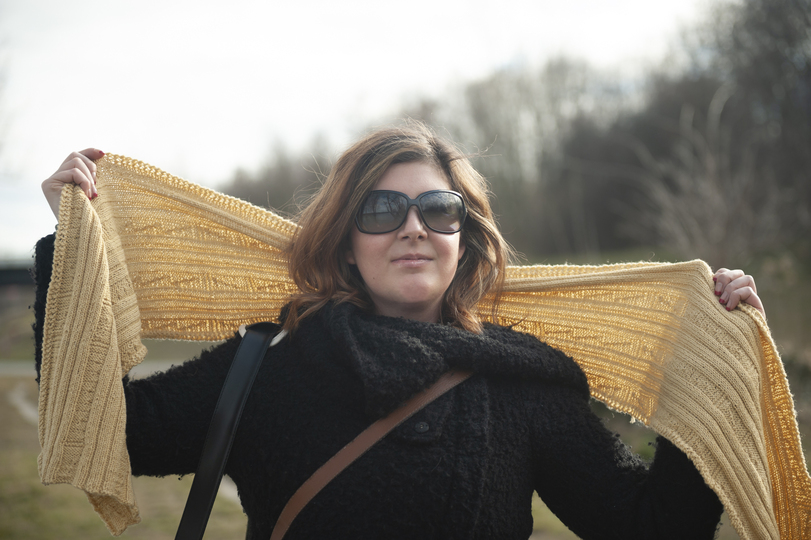 Strickmuster für gerippten Schal mit Zöpfen "Built on Sand"