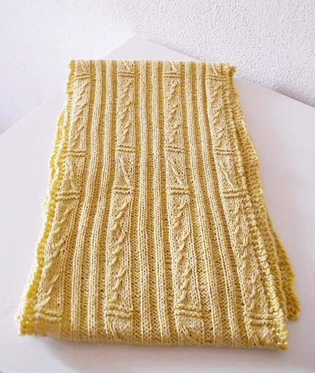 Strickmuster für gerippten Schal mit Zöpfen "Built on Sand"