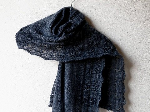 Strickanleitung für Schultertuch (oder Umhang) mit Lochmuster "Nite Flite"