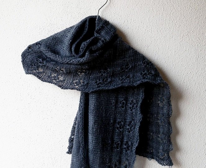 Strickanleitung für Schultertuch (oder Umhang) mit Lochmuster "Nite Flite"