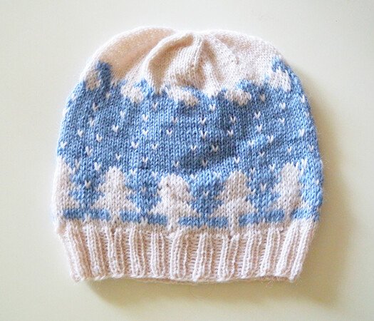 Winter Wonderland beanie knitting pattern in stranded colorwork