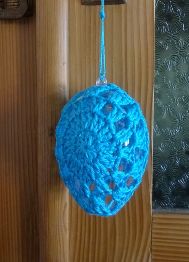 gehäkeltes blaues Osterei