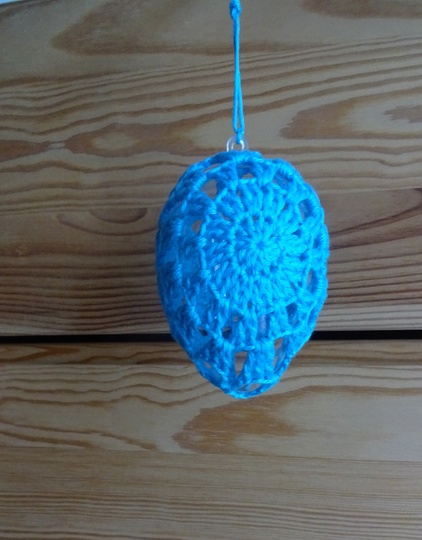 gehäkeltes blaues Osterei