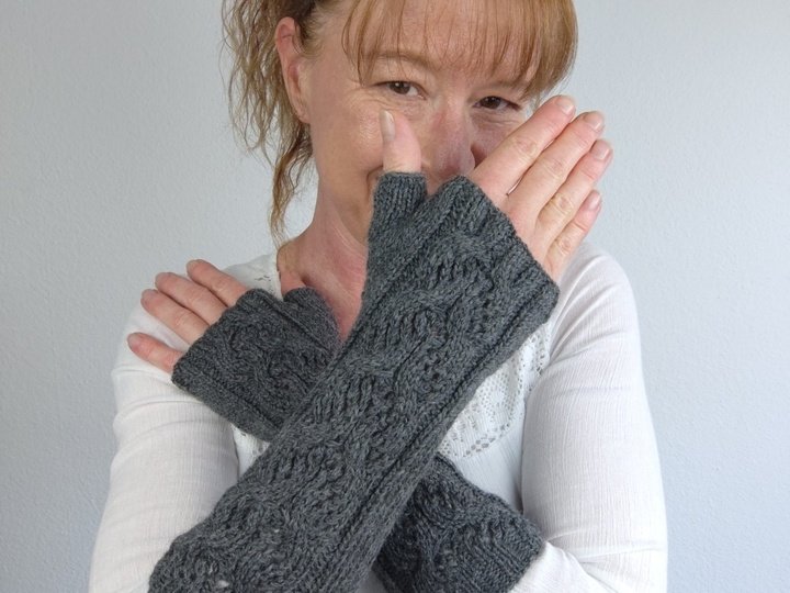 Strickanleitung Handstulpen einfach – elegante Pulswärmer für Anfänger Kate