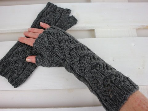 Strickanleitung Handstulpen einfach – elegante Pulswärmer für Anfänger Kate