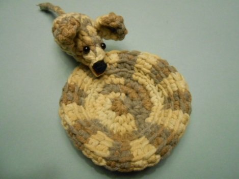 Häkelanleitung Allzweck Häkelteller mit Walter der Klammermaus