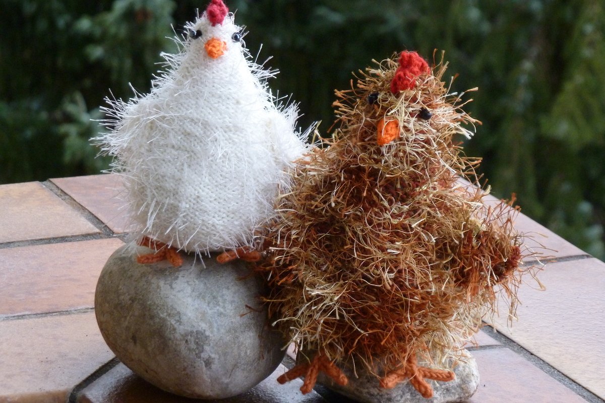 Wollhühner(eine neue Rasse, gestrickt )15cm und 10 cm groß