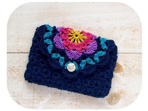 Häkelanleitung Blüten-Etui für Handy/Smartphone & Tablet