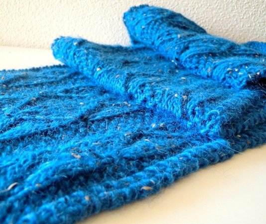 Knitting pattern for lace scarf in bulky alpaca yarn "Somewhat Blue"