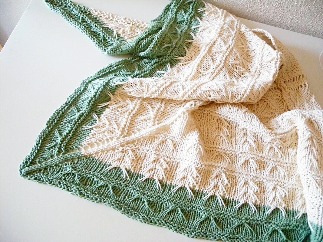 Shawl Knitting Pattern with slip stitch cables in two colors Relief