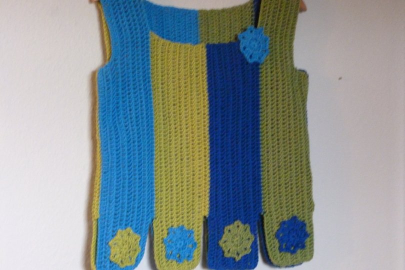 Kinder Top mit Blumen, gehäkelt Gr.116/122, 128/134