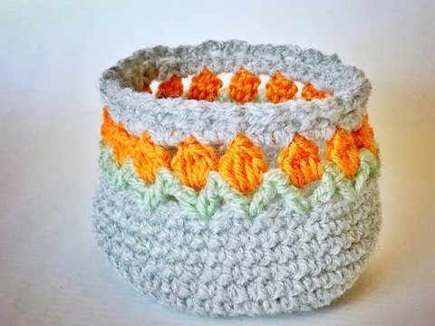Kleines Tulpen-Körbchen, kostenlose Häkelanleitung