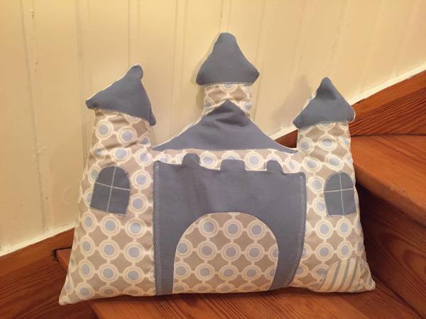 Palace / castle pillow Lilly with secret pocket