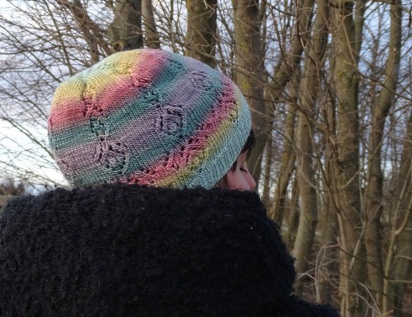 Lace hat knitting pattern "Lacy Diamonds Hat"